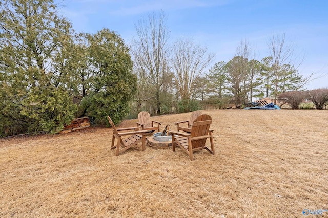 view of yard featuring an outdoor fire pit