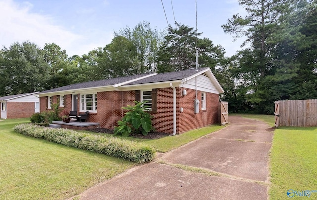 ranch-style home with a front lawn