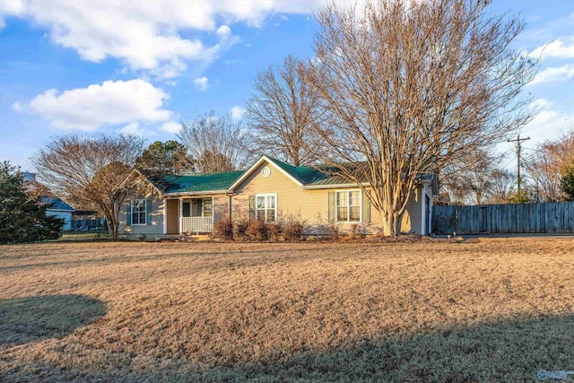 single story home featuring a front yard