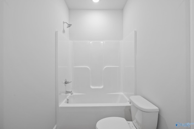 bathroom with toilet and washtub / shower combination