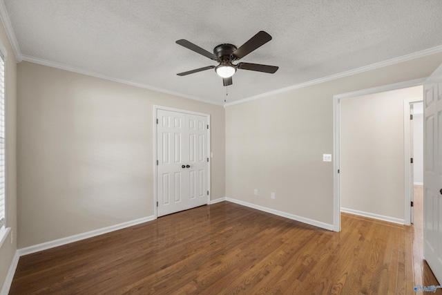 spare room featuring a textured ceiling, dark hardwood / wood-style flooring, ceiling fan, and crown molding