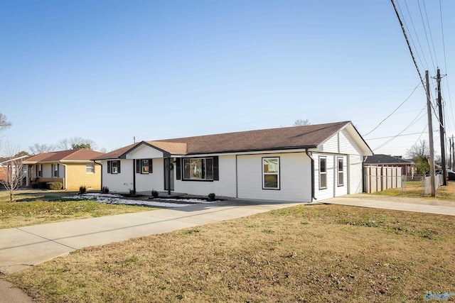 single story home with a front lawn