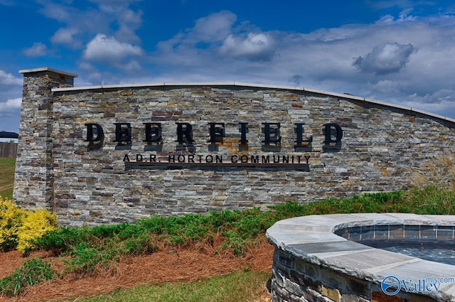 view of community / neighborhood sign