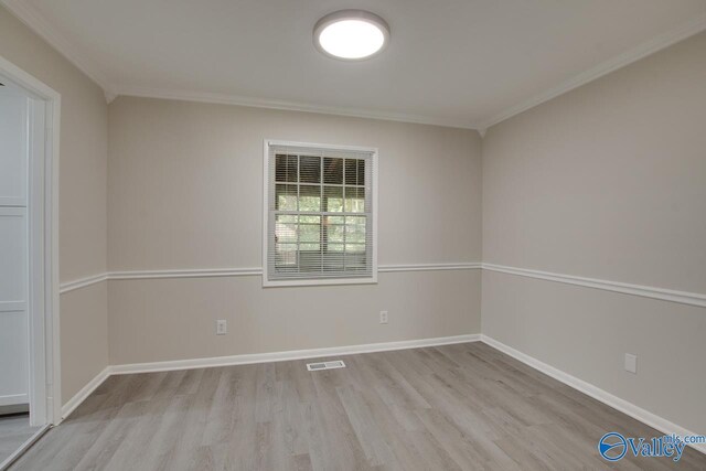 unfurnished room with ornamental molding and light hardwood / wood-style flooring