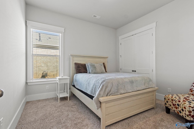 bedroom featuring carpet flooring and a closet