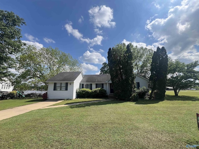 single story home featuring a front lawn