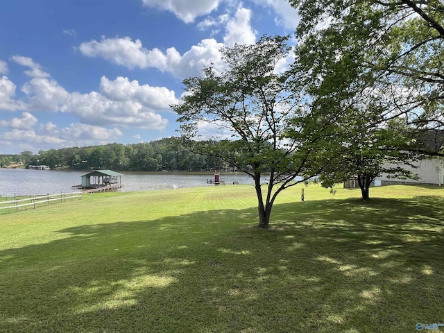 view of yard featuring a water view