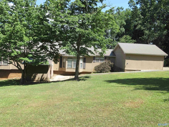 109 Colonial Dr, Scottsboro, AL 35768 - ranch-style home with metal roof and a front lawn