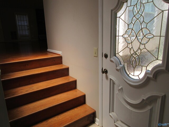 109 Colonial Dr, Scottsboro, AL 35768 - view of stairway