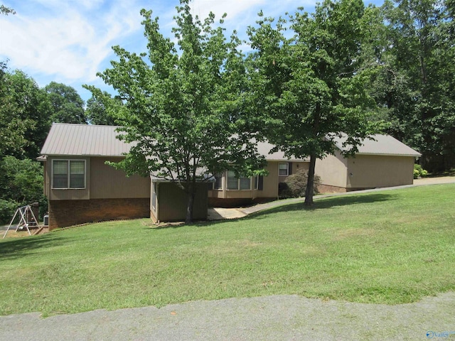 109 Colonial Dr, Scottsboro, AL 35768 - view of front of property featuring a front yard, metal roof, and stucco siding