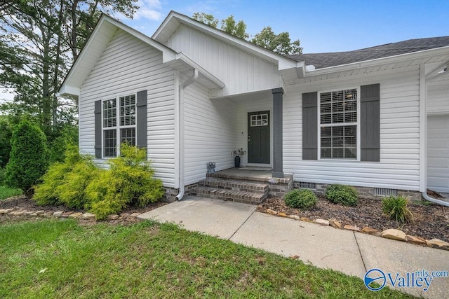 713 Rabbittown Rd, Glencoe, AL 35905 - property entrance with crawl space and roof with shingles