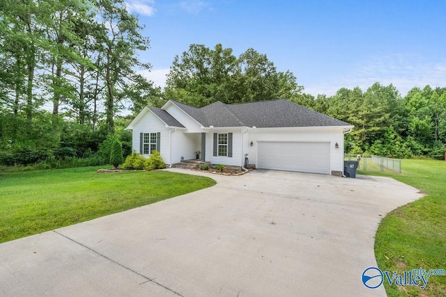 713 Rabbittown Rd, Glencoe, AL 35905 - single story home featuring driveway and a garage