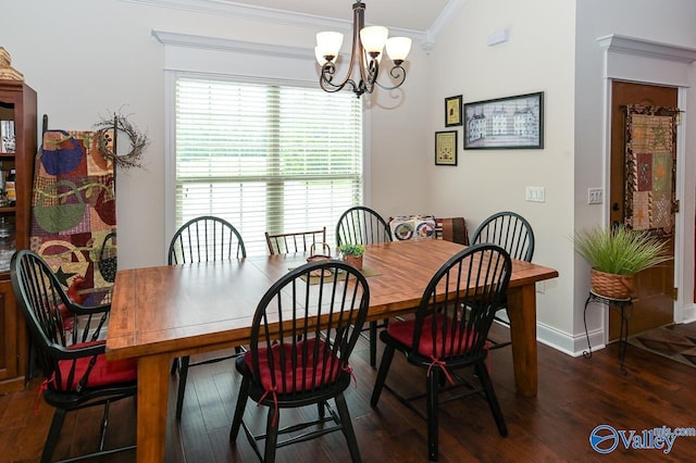 dining space featuring crown molding, lofted ceiling, dark hardwood / wood-style floors, and a chandelier