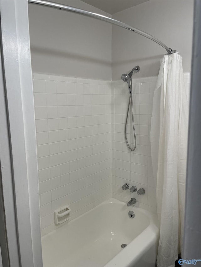 bathroom with shower / tub combo