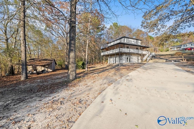 view of front of property