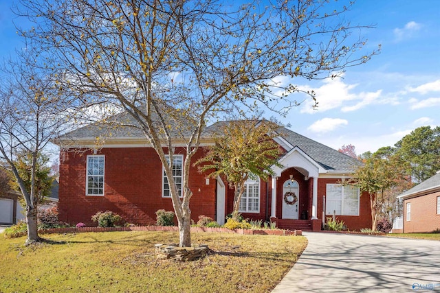 view of front of house with a front yard