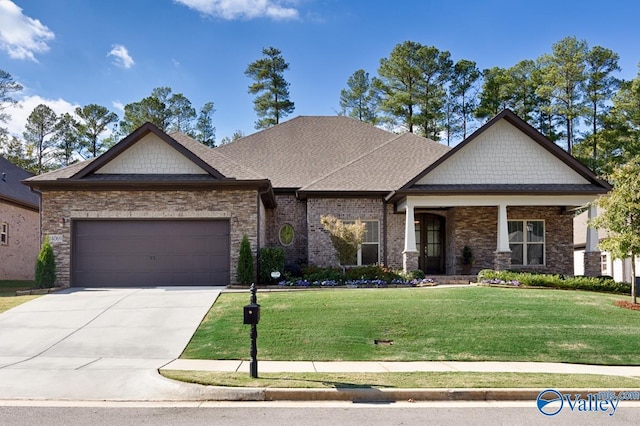 craftsman house featuring a front lawn