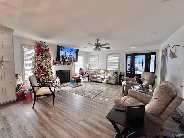 living room with light hardwood / wood-style flooring, a wealth of natural light, and ceiling fan