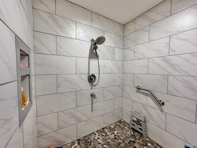 bathroom featuring a tile shower