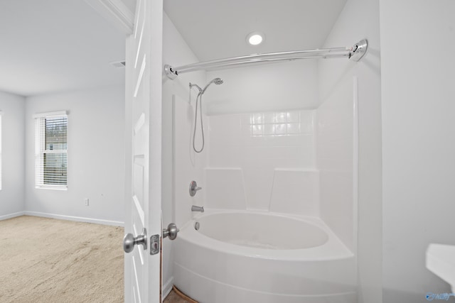 bathroom with tub / shower combination