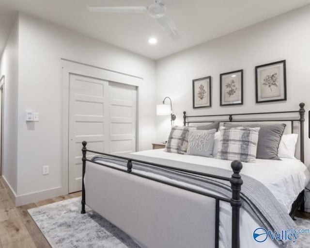 bedroom featuring baseboards, a ceiling fan, light wood-style flooring, a closet, and recessed lighting