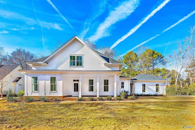 view of front of home featuring a front yard