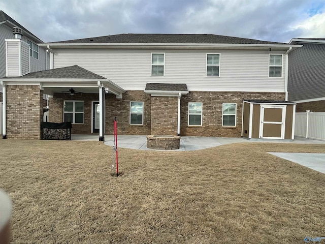 view of front of home featuring a front yard, a patio, and ceiling fan