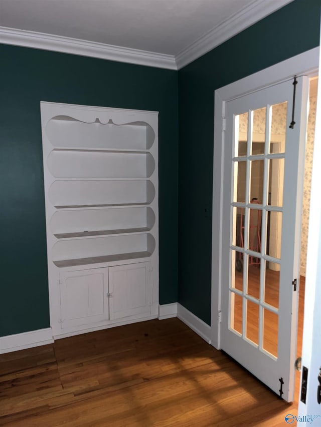 entryway featuring ornamental molding, wood finished floors, and baseboards