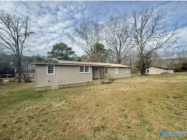 view of front of property with a front lawn