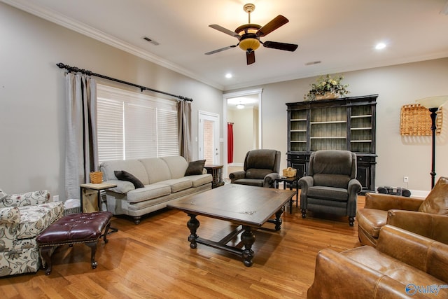 living area with visible vents, ornamental molding, wood finished floors, recessed lighting, and ceiling fan