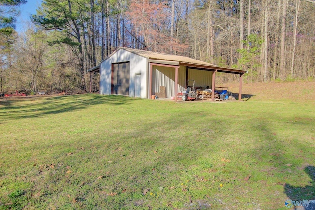 view of pole building featuring a yard and a wooded view