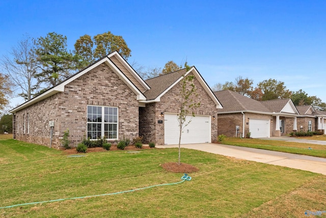 view of front facade featuring a garage and a front yard