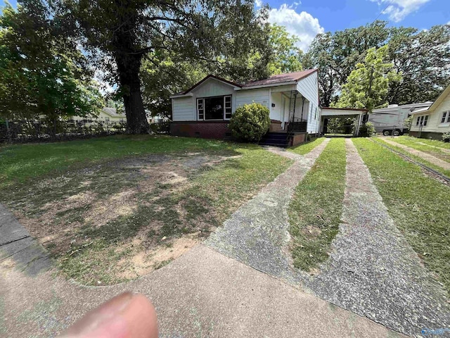 view of front facade with a front yard and covered porch