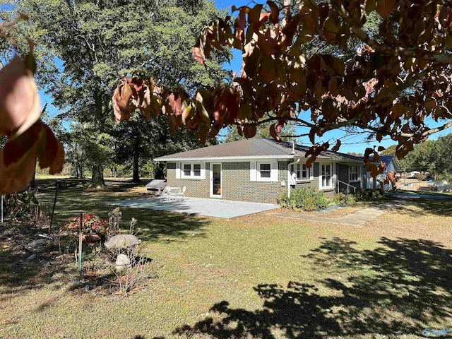 view of yard with a patio