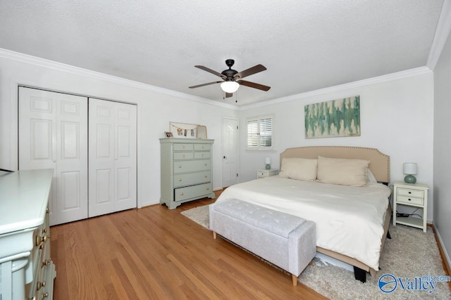 bedroom with crown molding, ceiling fan, a textured ceiling, and light wood-type flooring