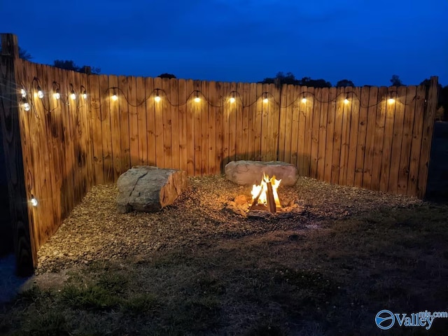 view of yard featuring a fire pit