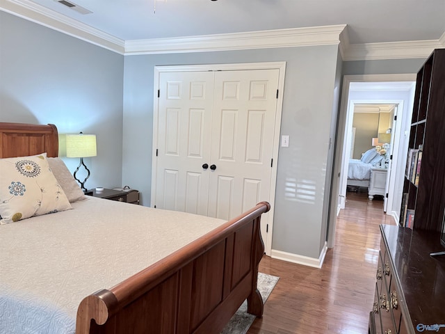 3205 Germantown Pl, Decatur, AL 35603 - bedroom with dark wood-style floors, a closet, ornamental molding, and baseboards