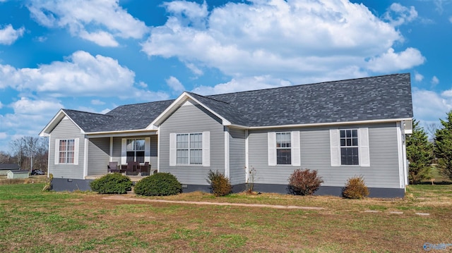 view of front of property featuring a porch and a front yard