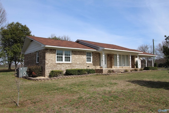 ranch-style house with covered porch and a front yard