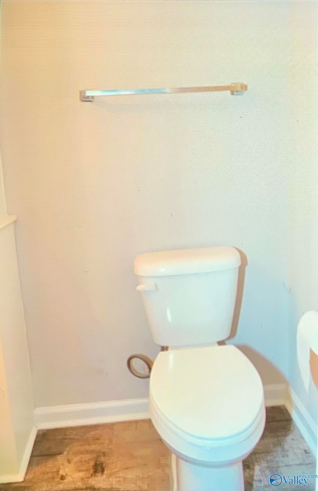 bathroom featuring toilet