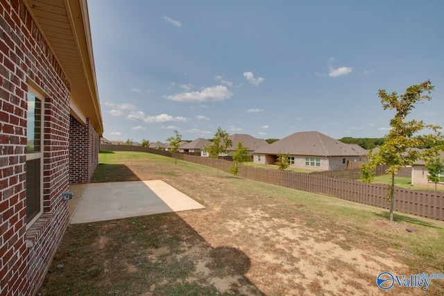 view of yard featuring a patio area