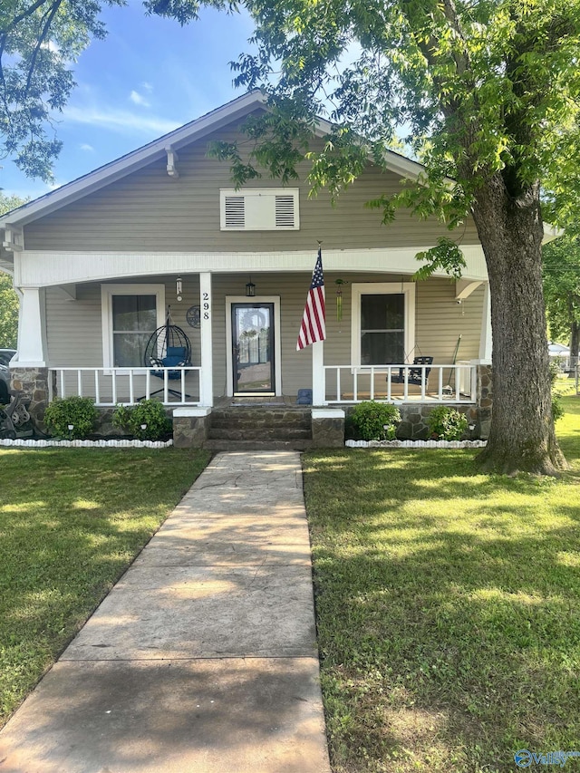 view of front facade with covered porch and a front lawn