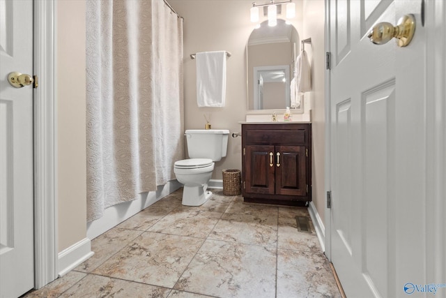 bathroom with toilet, shower / tub combo, baseboards, and vanity