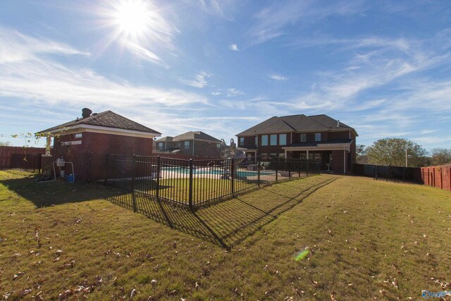 view of yard featuring a fenced in pool