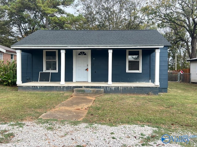 bungalow featuring covered porch and a front lawn