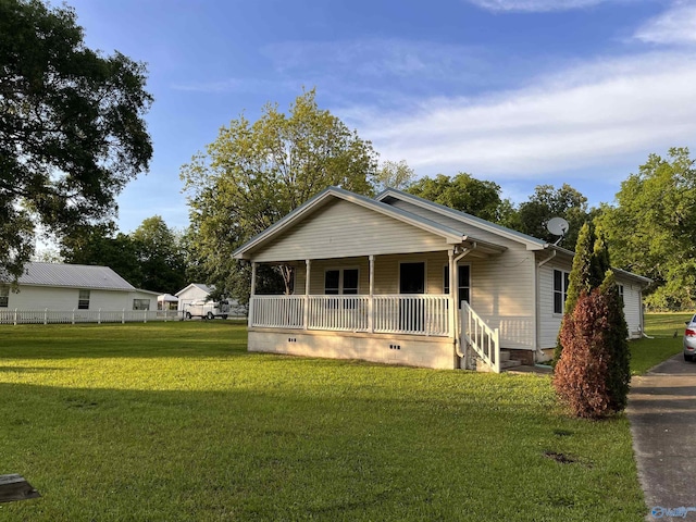 601 SW 9th Ave, Attalla, AL 35954 - bungalow-style home featuring a porch, a front lawn, and crawl space