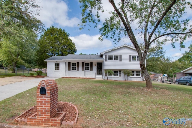 split level home with a front lawn