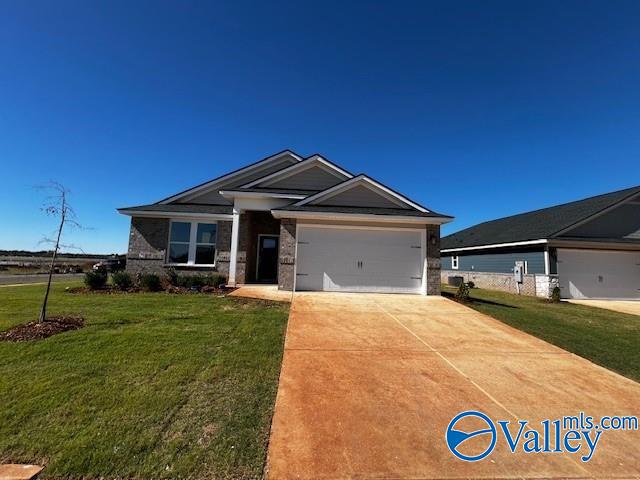 view of front of house featuring a front yard and a garage