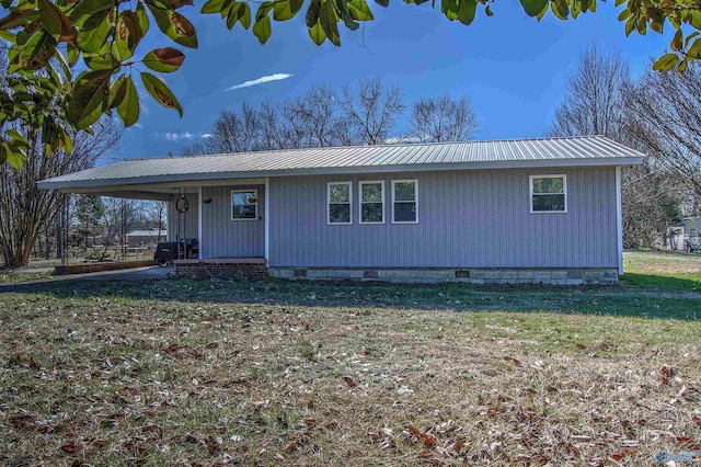 view of front of home with covered porch and a front yard