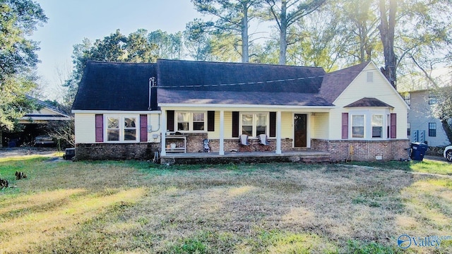 view of front of property featuring a porch and a front lawn